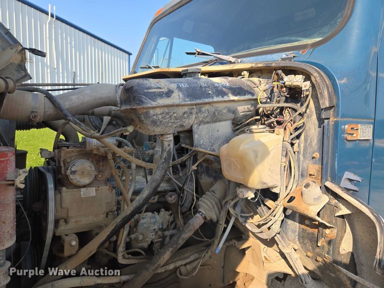 image for item EF1505 1989 International F1954 dump truck