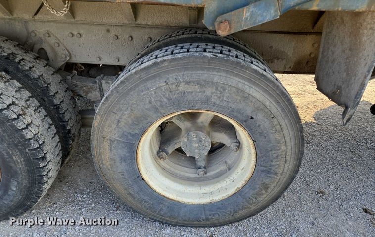 image for item EF1505 1989 International F1954 dump truck