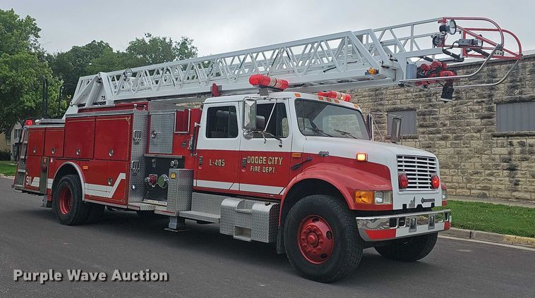 image for item EF3506 1994 International 4900 ladder fire truck
