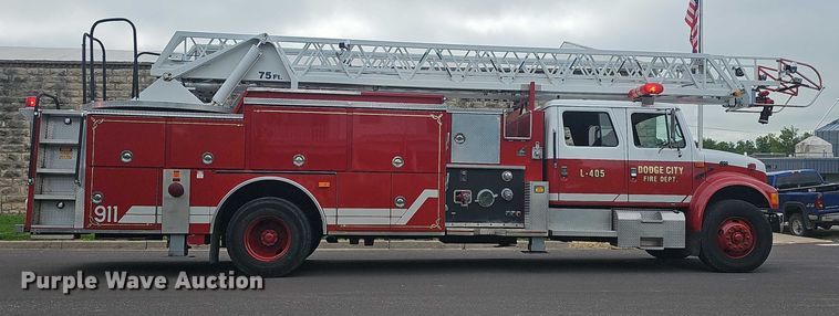 image for item EF3506 1994 International 4900 ladder fire truck