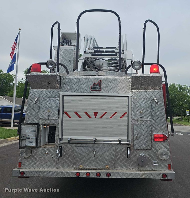 image for item EF3506 1994 International 4900 ladder fire truck