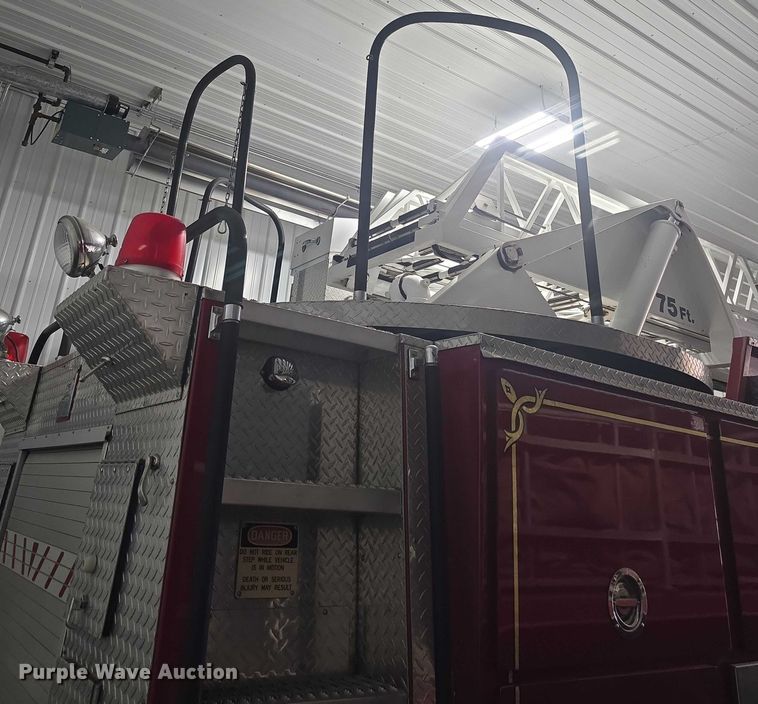 image for item EF3506 1994 International 4900 ladder fire truck