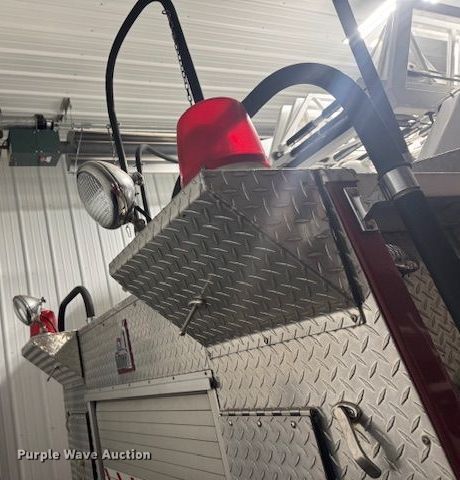 image for item EF3506 1994 International 4900 ladder fire truck