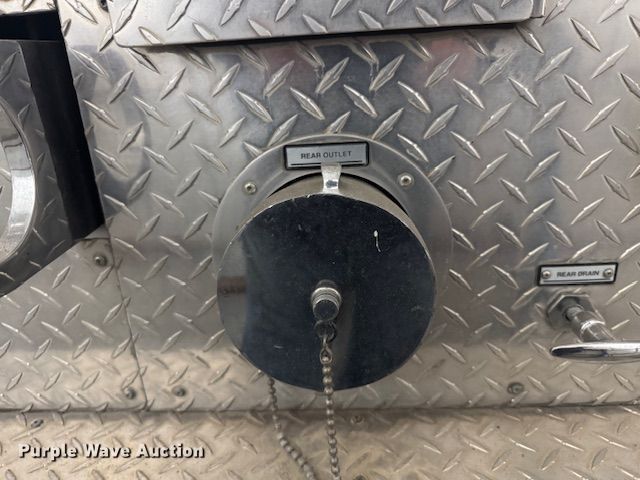 image for item EF3506 1994 International 4900 ladder fire truck