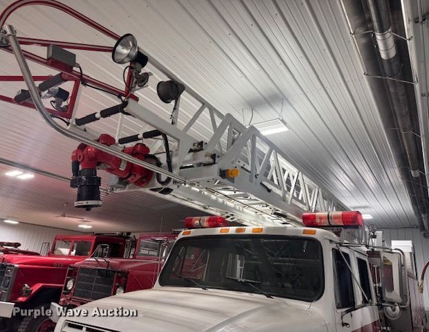 image for item EF3506 1994 International 4900 ladder fire truck