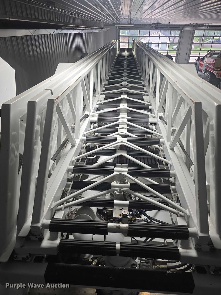 image for item EF3506 1994 International 4900 ladder fire truck