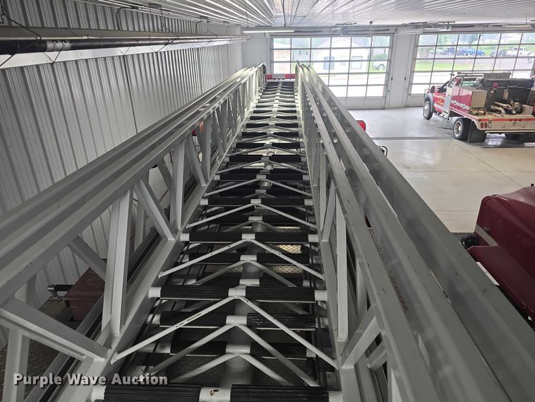 image for item EF3506 1994 International 4900 ladder fire truck