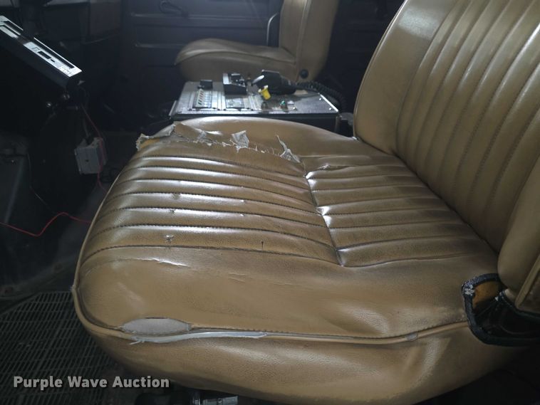 image for item EF3506 1994 International 4900 ladder fire truck