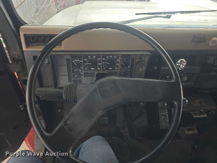 image for item EF3506 1994 International 4900 ladder fire truck