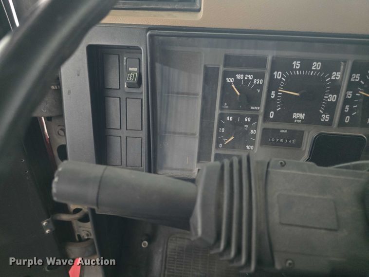 image for item EF3506 1994 International 4900 ladder fire truck