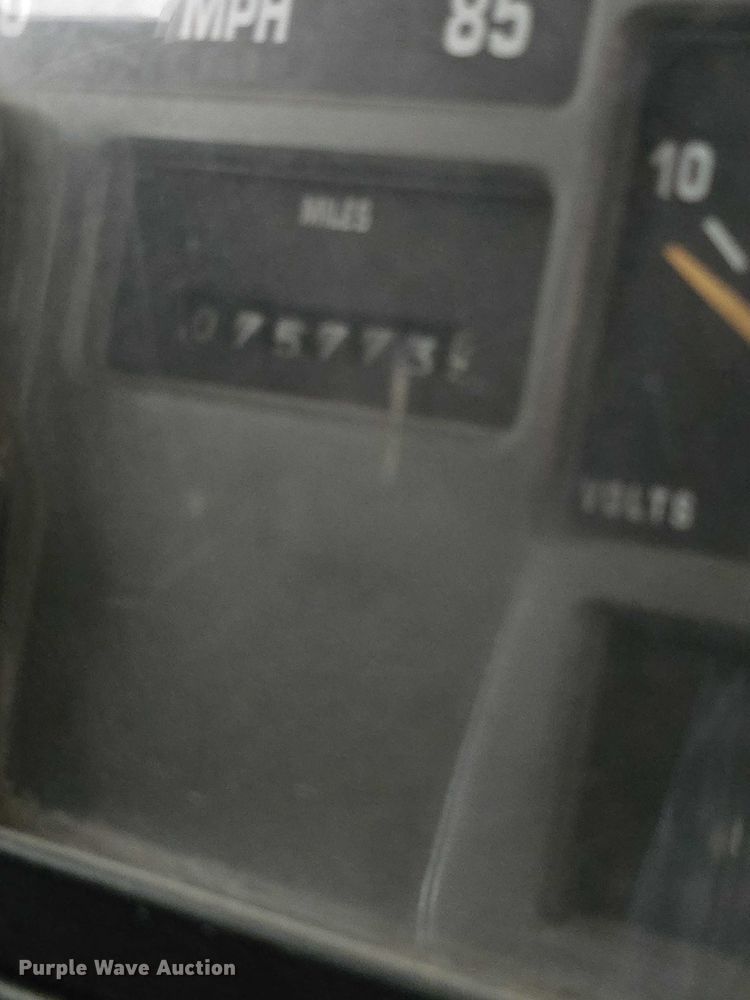 image for item EF3506 1994 International 4900 ladder fire truck