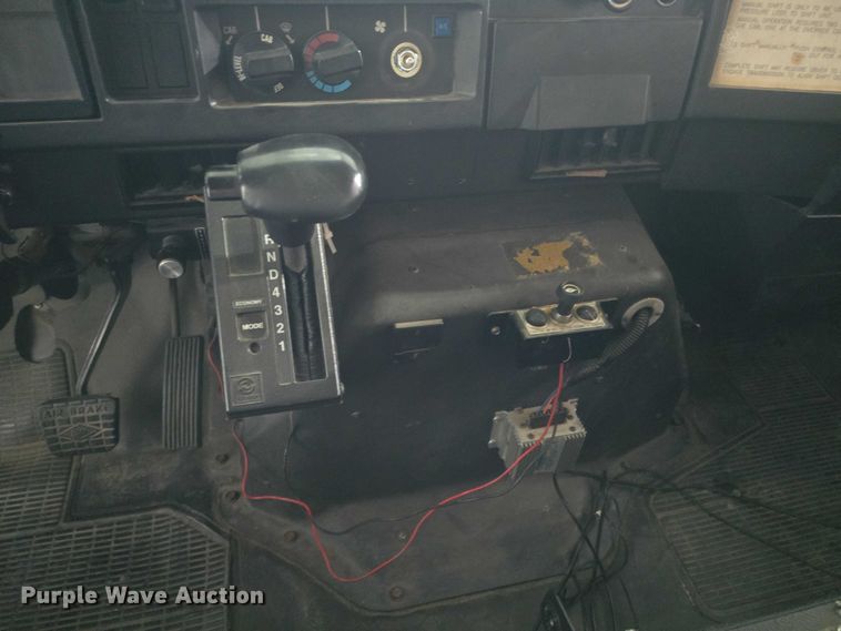 image for item EF3506 1994 International 4900 ladder fire truck