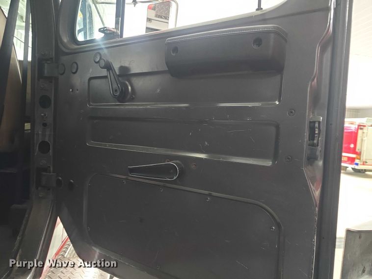 image for item EF3506 1994 International 4900 ladder fire truck