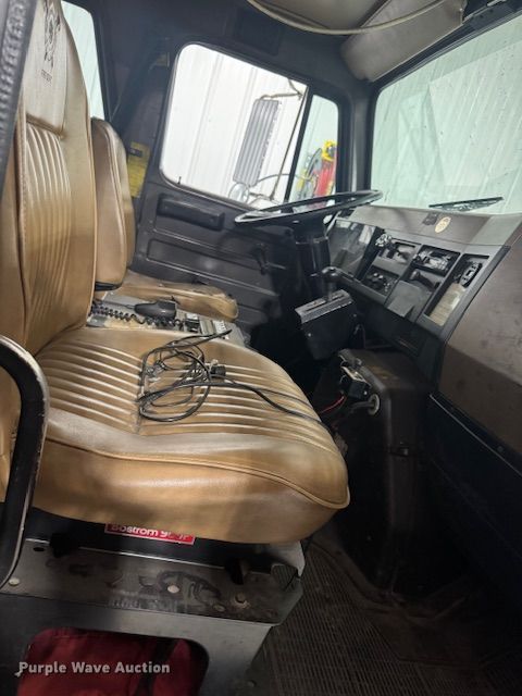 image for item EF3506 1994 International 4900 ladder fire truck