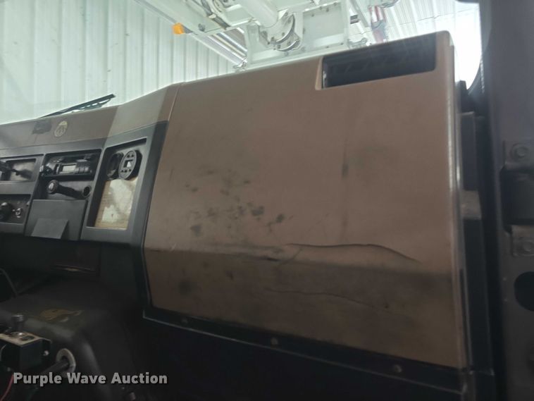 image for item EF3506 1994 International 4900 ladder fire truck