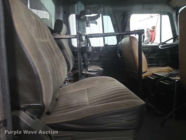 image for item EF3506 1994 International 4900 ladder fire truck