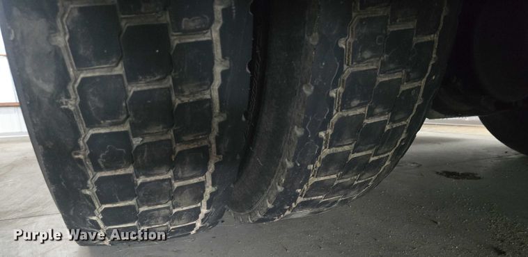 image for item EF3506 1994 International 4900 ladder fire truck