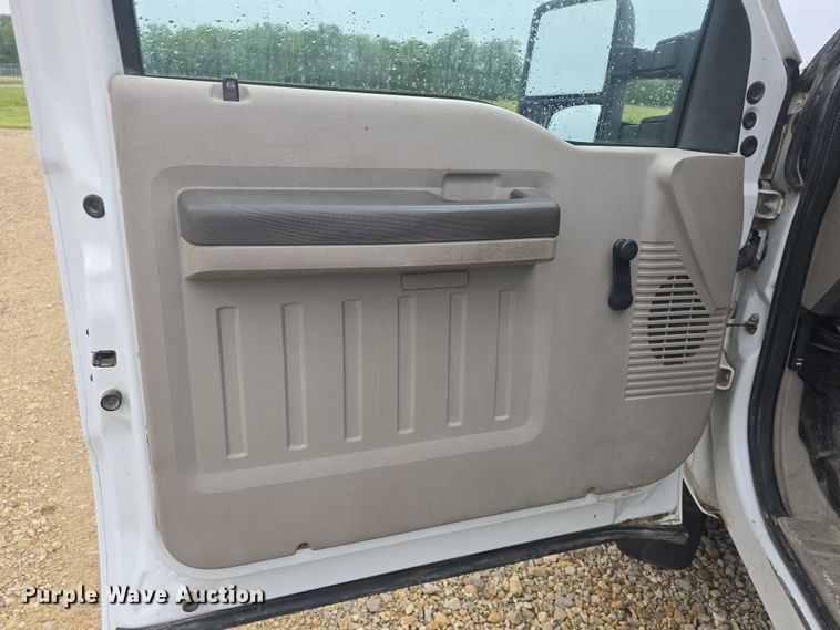 image for item EF3509 2008 Ford F550 Super Duty XL truck cab and chassis
