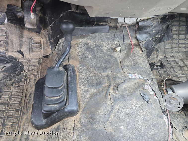 image for item EF3509 2008 Ford F550 Super Duty XL truck cab and chassis