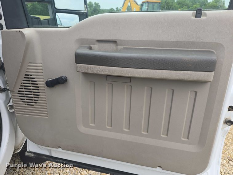 image for item EF3509 2008 Ford F550 Super Duty XL truck cab and chassis