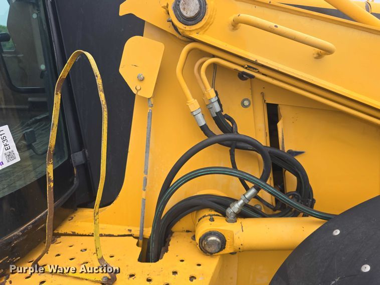 image for item EF3511 1997 John Deere 310E backhoe