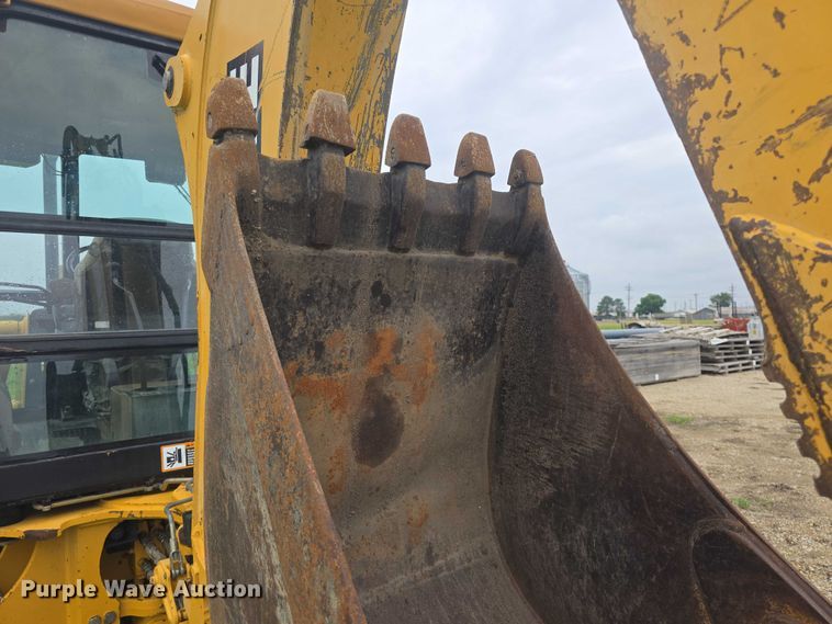 image for item EF3511 1997 John Deere 310E backhoe