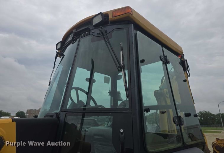 image for item EF3511 1997 John Deere 310E backhoe