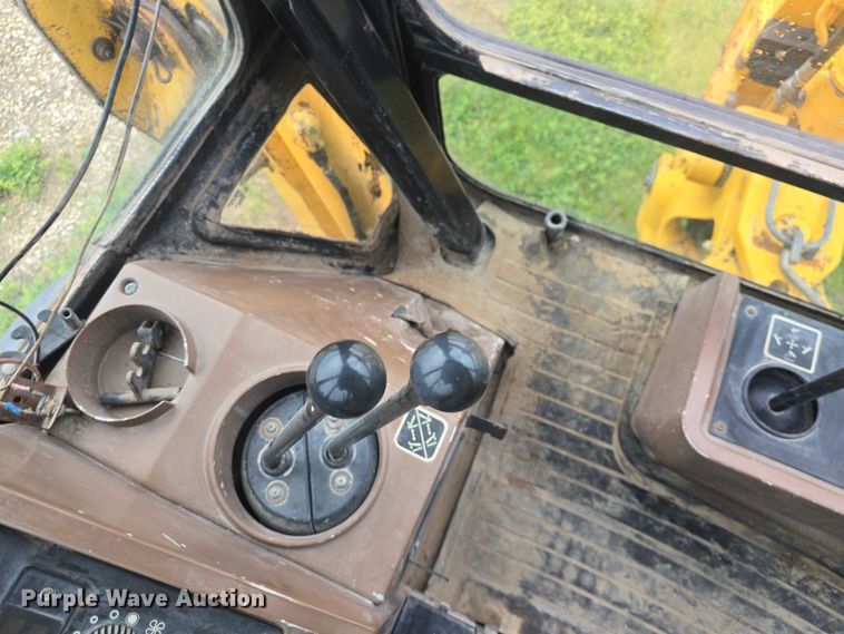 image for item EF3511 1997 John Deere 310E backhoe