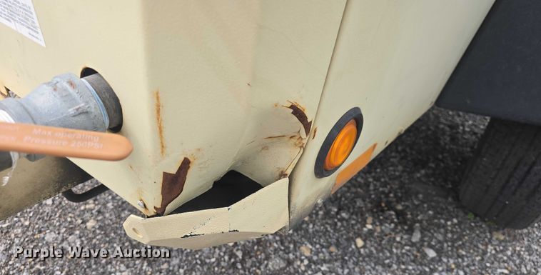 image for item EF3558 2000 Ingersoll Rand 185 air compressor