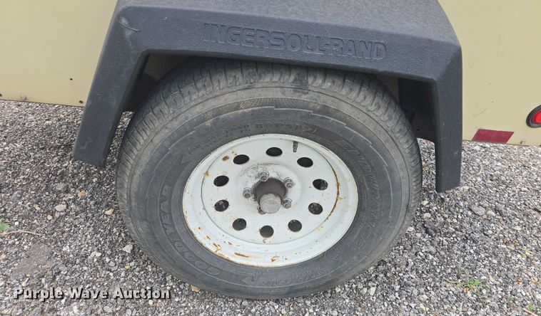 image for item EF3558 2000 Ingersoll Rand 185 air compressor