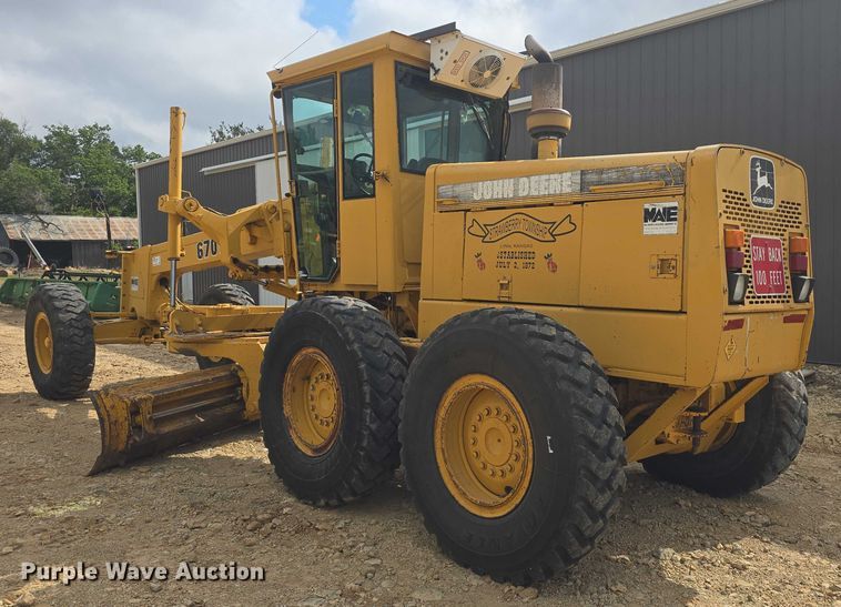 image for item EF3560 1994 John Deere 670B motor grader