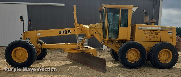 image for item EF3560 1994 John Deere 670B motor grader