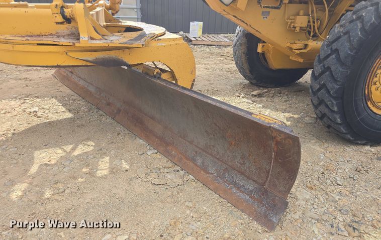 image for item EF3560 1994 John Deere 670B motor grader