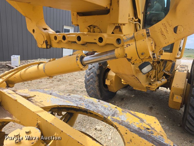 image for item EF3560 1994 John Deere 670B motor grader