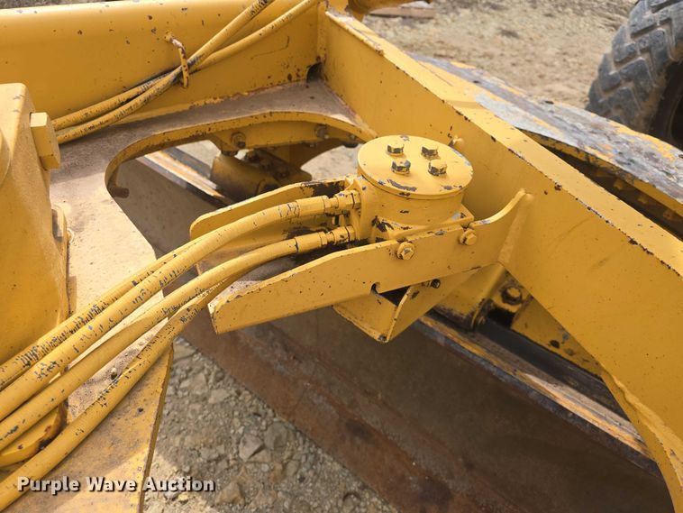 image for item EF3560 1994 John Deere 670B motor grader