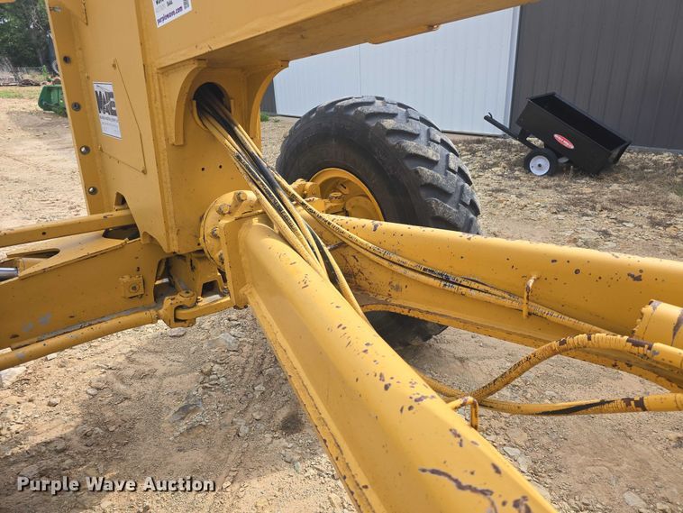 image for item EF3560 1994 John Deere 670B motor grader