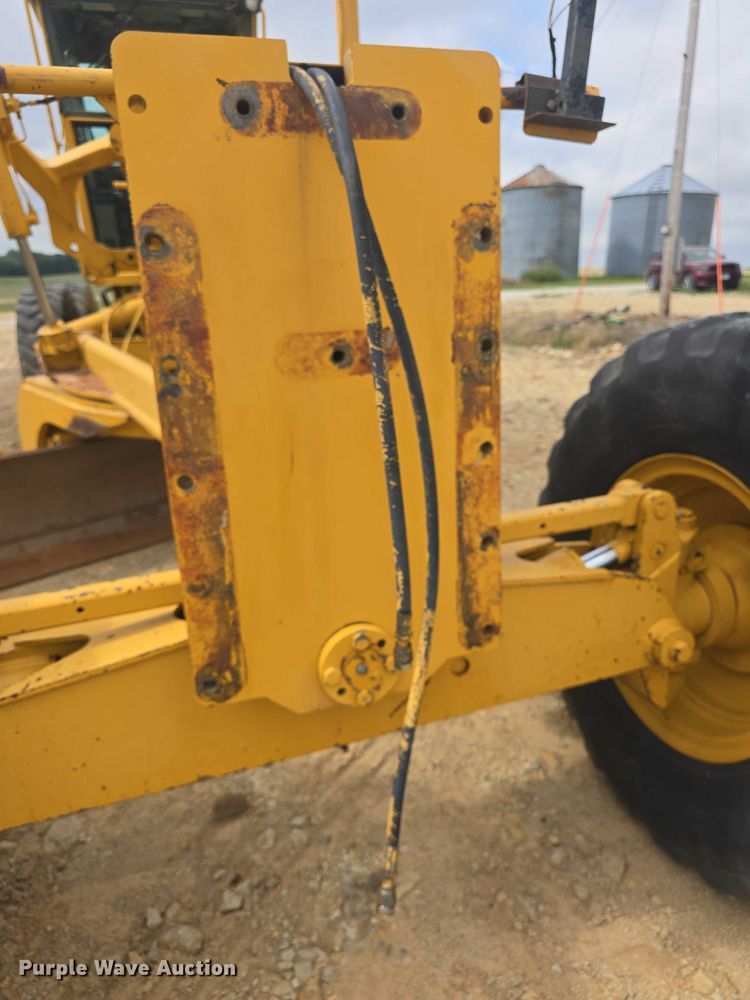 image for item EF3560 1994 John Deere 670B motor grader