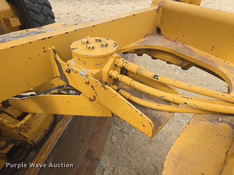 image for item EF3560 1994 John Deere 670B motor grader