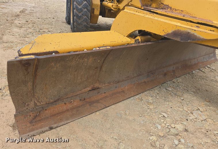 image for item EF3560 1994 John Deere 670B motor grader