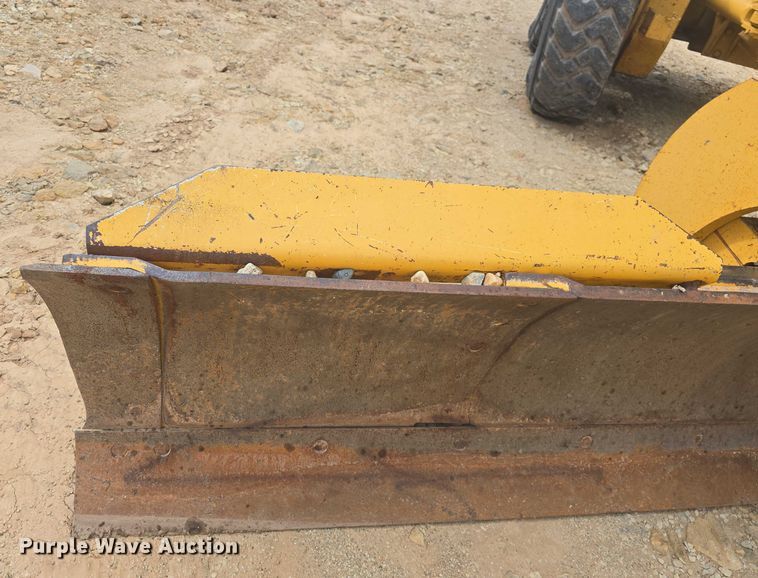 image for item EF3560 1994 John Deere 670B motor grader