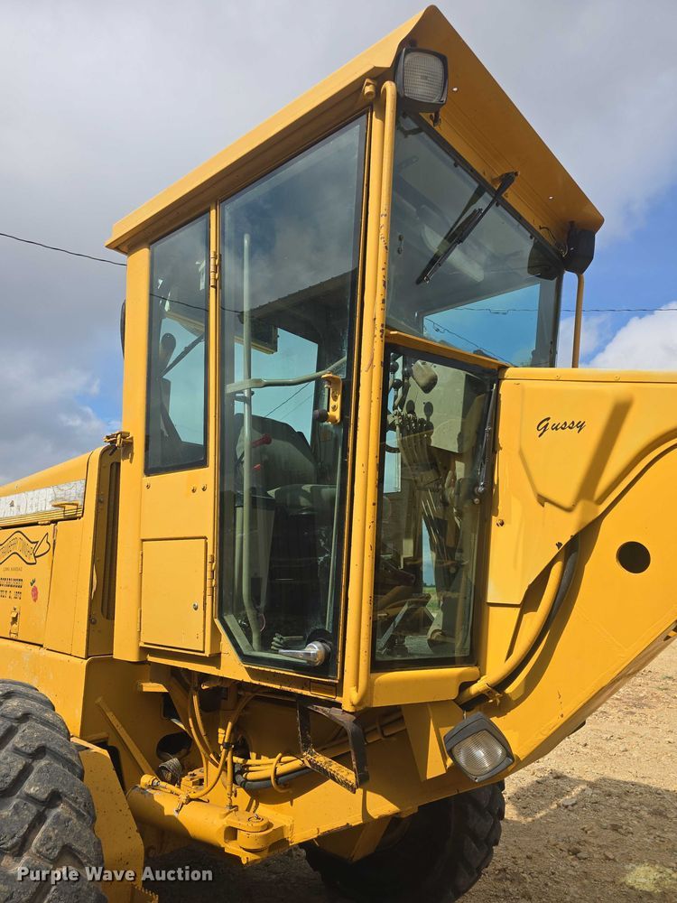 image for item EF3560 1994 John Deere 670B motor grader