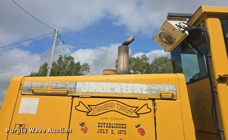 image for item EF3560 1994 John Deere 670B motor grader