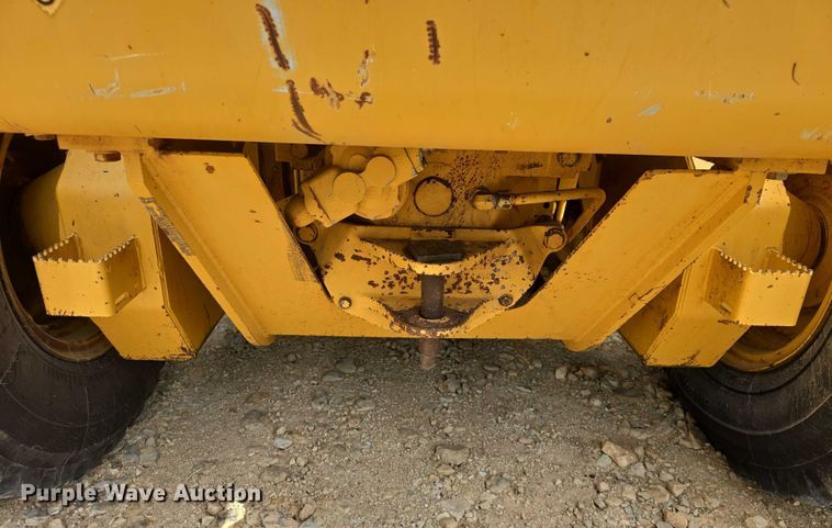 image for item EF3560 1994 John Deere 670B motor grader