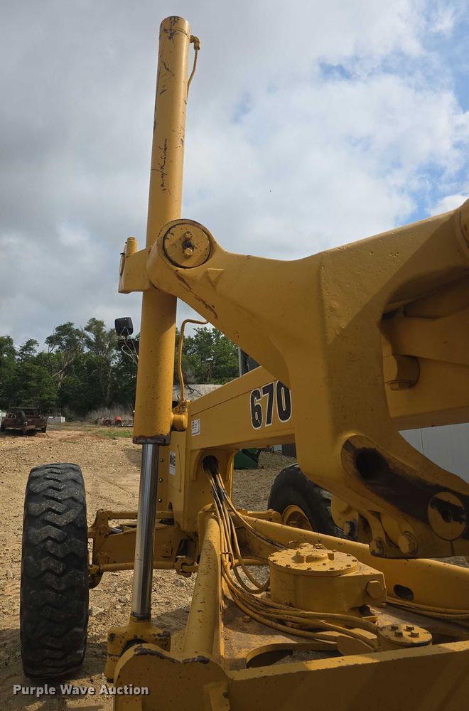 image for item EF3560 1994 John Deere 670B motor grader