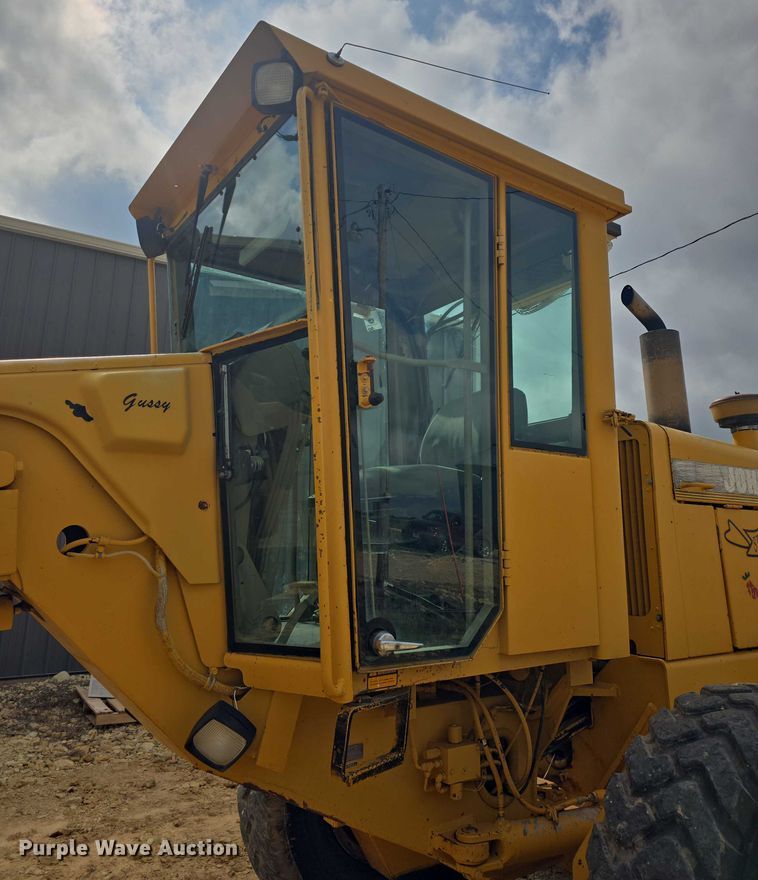 image for item EF3560 1994 John Deere 670B motor grader