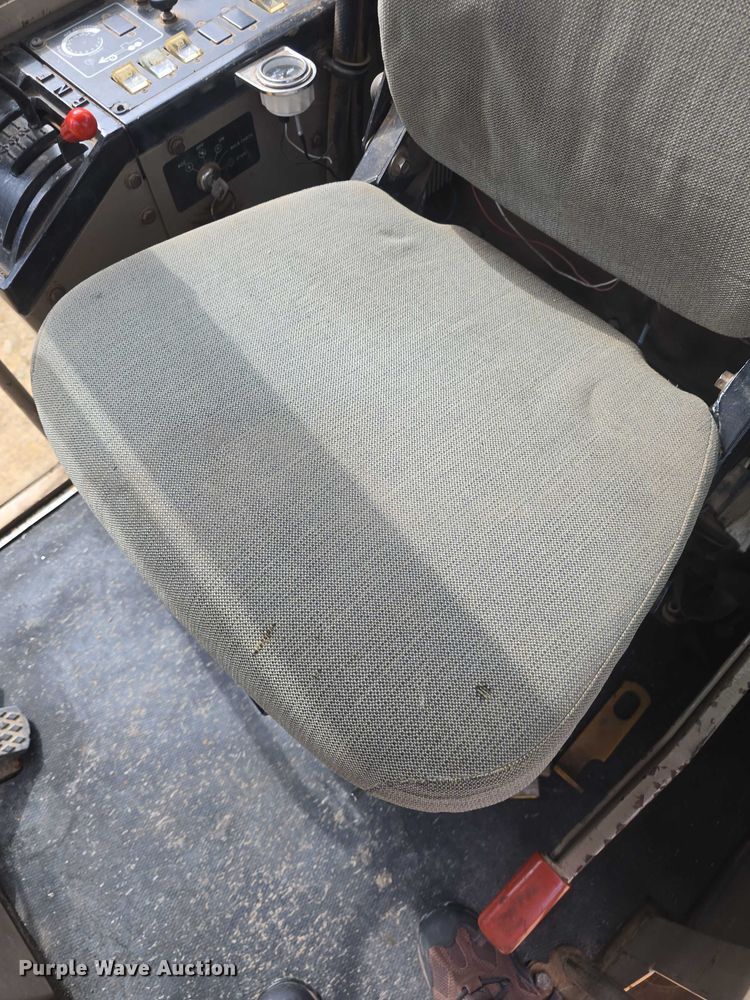 image for item EF3560 1994 John Deere 670B motor grader