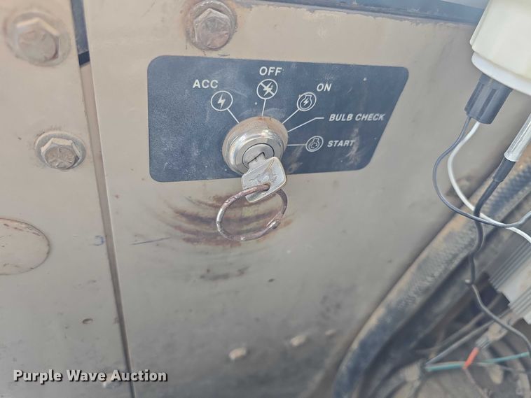 image for item EF3560 1994 John Deere 670B motor grader