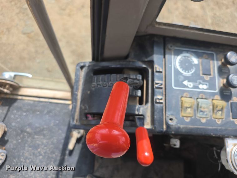 image for item EF3560 1994 John Deere 670B motor grader