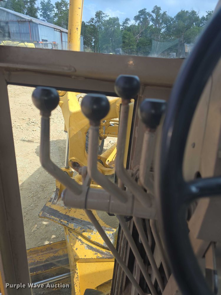 image for item EF3560 1994 John Deere 670B motor grader