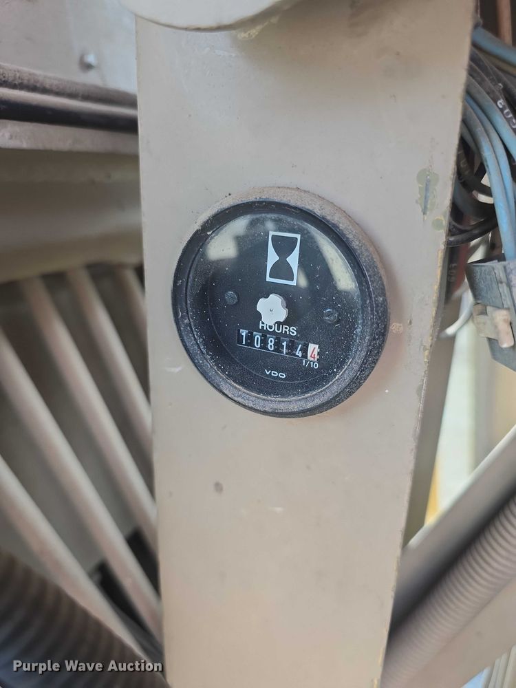 image for item EF3560 1994 John Deere 670B motor grader